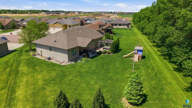 5721 E Robin Oak Cir Circle, Sioux Falls, SD 57110