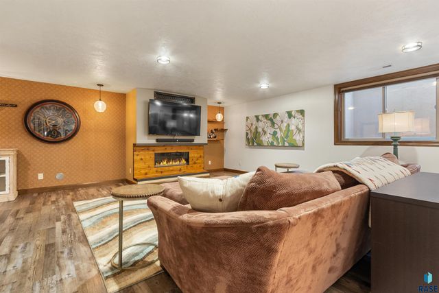 5721 E Robin Oak Cir Circle, Sioux Falls, SD 57110