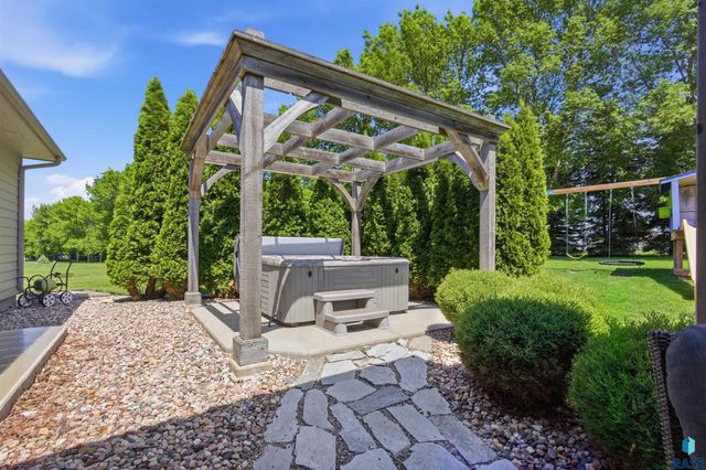 5721 E Robin Oak Cir Circle, Sioux Falls, SD 57110