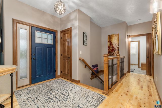 5721 E Robin Oak Cir Circle, Sioux Falls, SD 57110