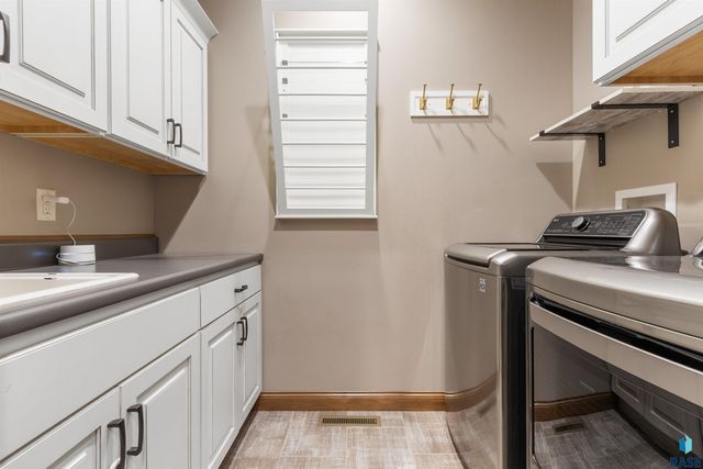 5721 E Robin Oak Cir Circle, Sioux Falls, SD 57110