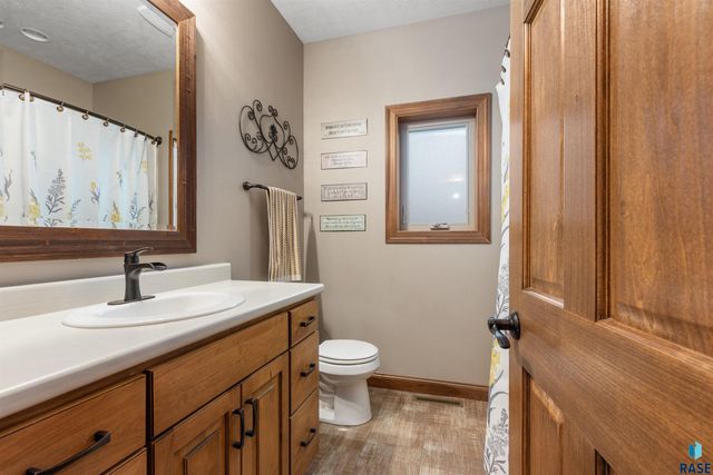 5721 E Robin Oak Cir Circle, Sioux Falls, SD 57110