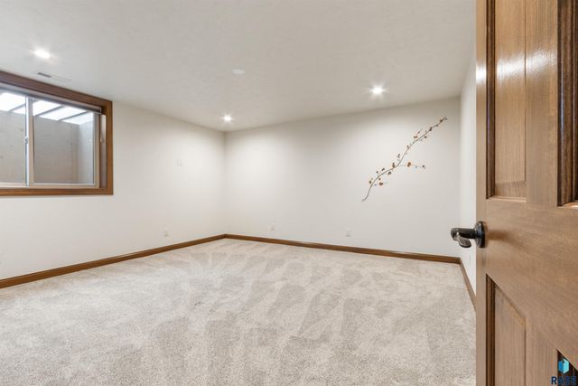 5721 E Robin Oak Cir Circle, Sioux Falls, SD 57110