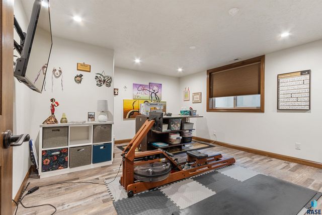 5721 E Robin Oak Cir Circle, Sioux Falls, SD 57110