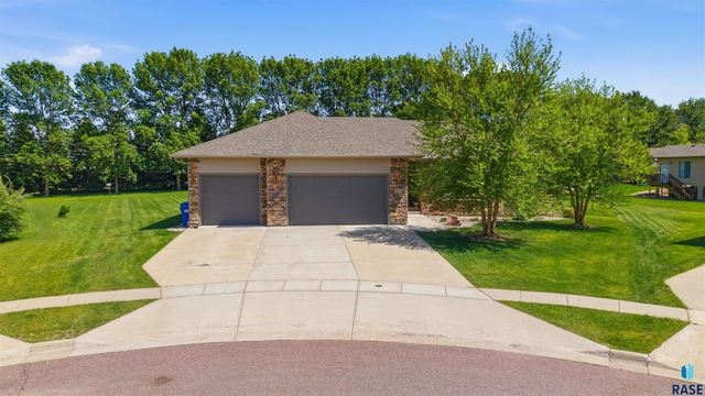 5721 E Robin Oak Cir Circle, Sioux Falls, SD 57110
