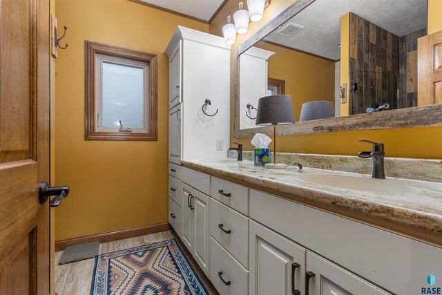 5721 E Robin Oak Cir Circle, Sioux Falls, SD 57110