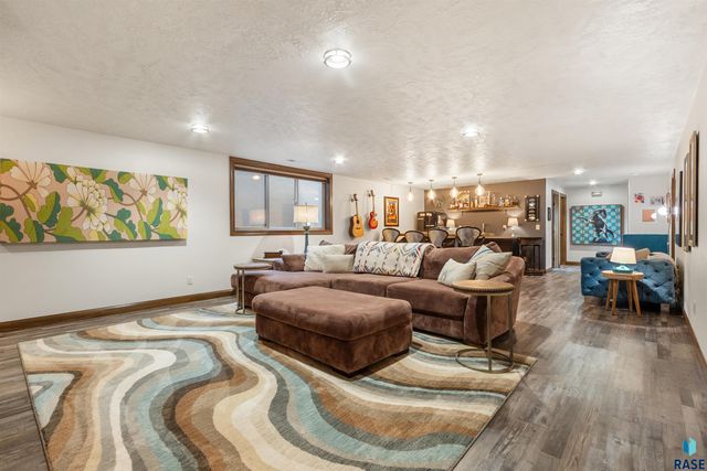 5721 E Robin Oak Cir Circle, Sioux Falls, SD 57110