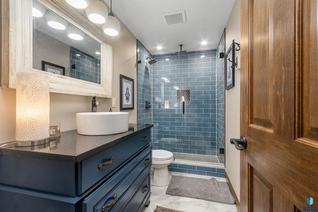 5721 E Robin Oak Cir Circle, Sioux Falls, SD 57110