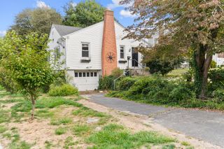 41 Niles Hill Road, New London, CT 06320