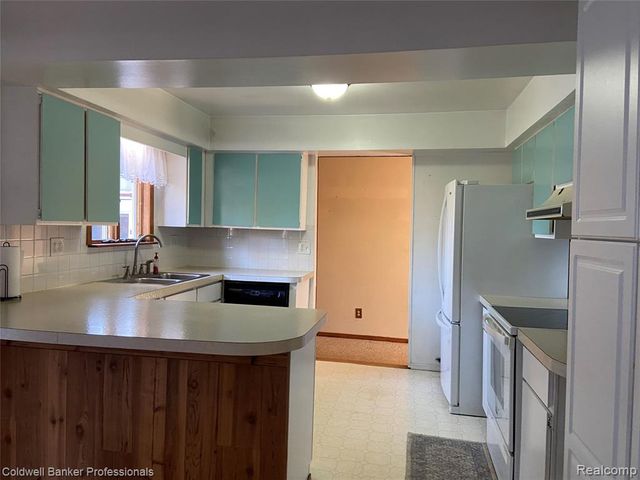 3886 Poit Drive, Lapeer, MI 48446