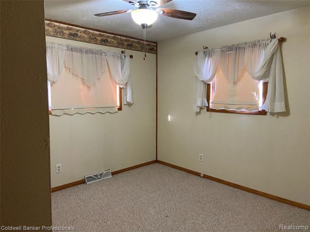 3886 Poit Drive, Lapeer, MI 48446