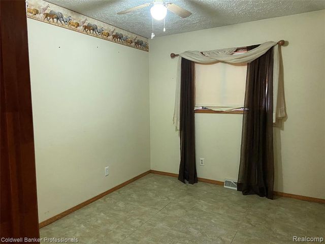 3886 Poit Drive, Lapeer, MI 48446