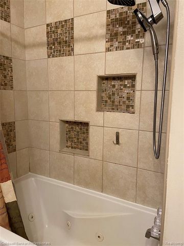 3886 Poit Drive, Lapeer, MI 48446