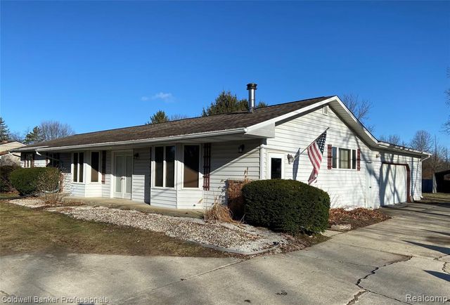 3886 Poit Drive, Lapeer, MI 48446