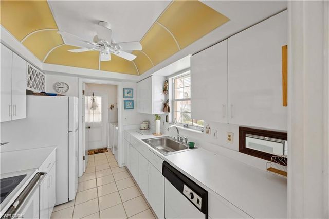 3070 Gulf Shore BLVD N # 201, Naples, FL 34103