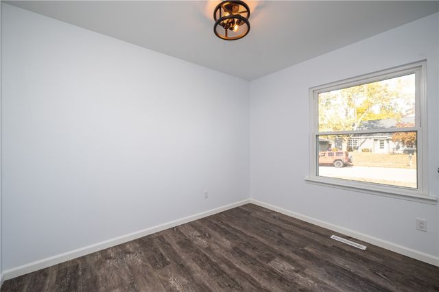 3719 Blue Mound NE, Cedar Rapids, IA 52402