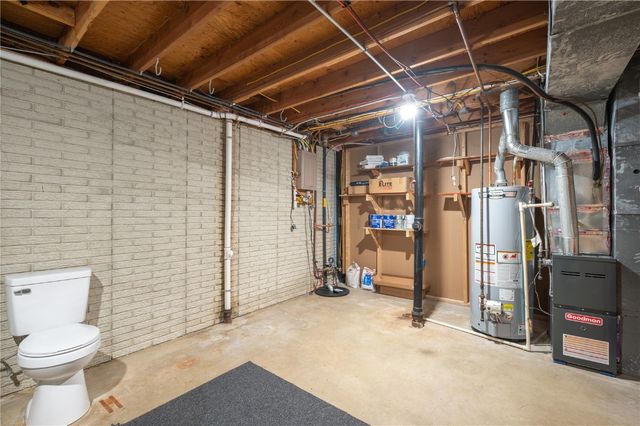 3719 Blue Mound NE, Cedar Rapids, IA 52402