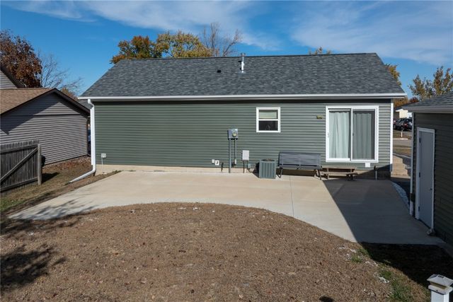 3719 Blue Mound NE, Cedar Rapids, IA 52402