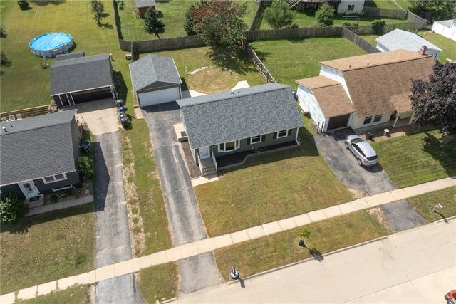 3719 Blue Mound NE, Cedar Rapids, IA 52402