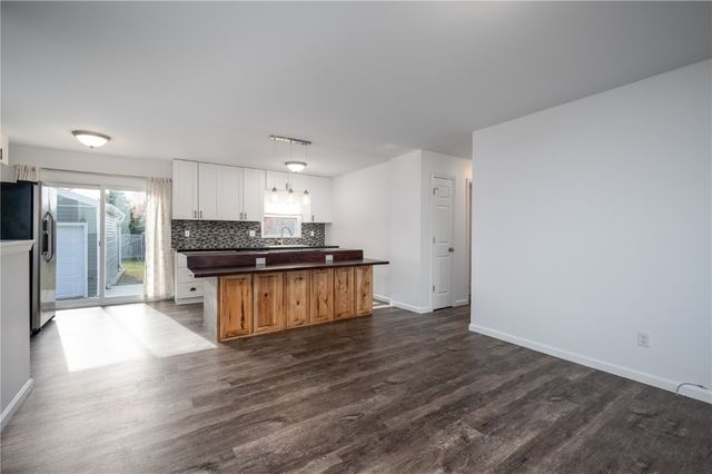 3719 Blue Mound NE, Cedar Rapids, IA 52402