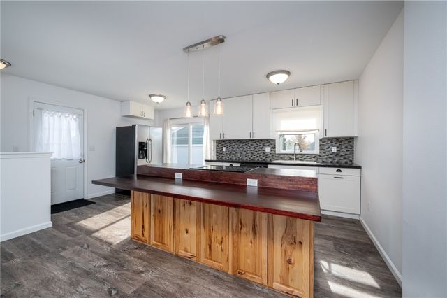 3719 Blue Mound NE, Cedar Rapids, IA 52402