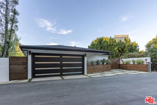 3914 Fredonia Drive, Los Angeles, CA 90068