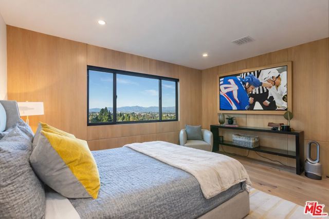 3914 Fredonia Drive, Los Angeles, CA 90068