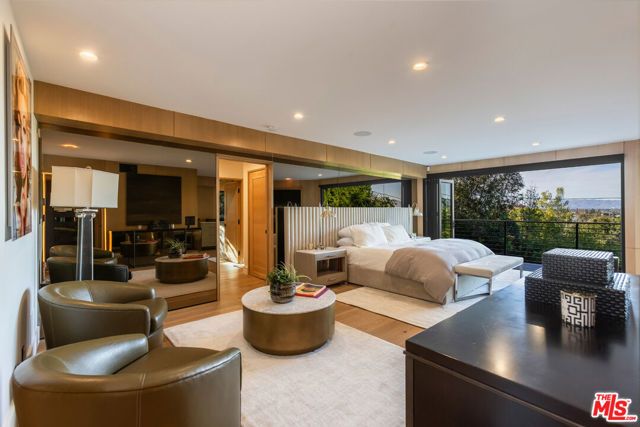 3914 Fredonia Drive, Los Angeles, CA 90068