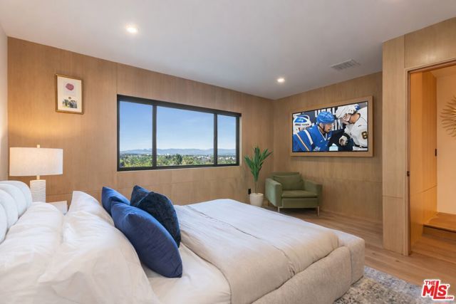 3914 Fredonia Drive, Los Angeles, CA 90068