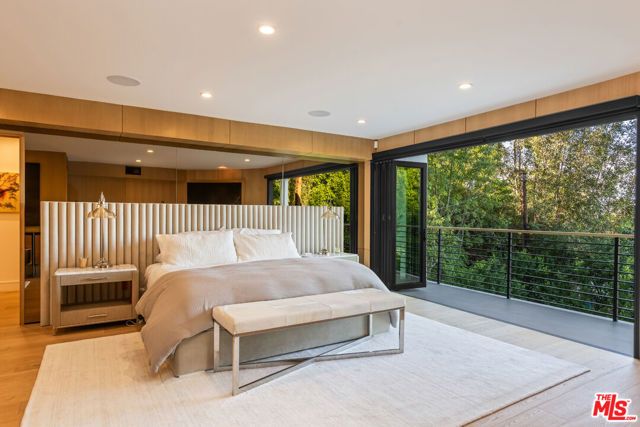 3914 Fredonia Drive, Los Angeles, CA 90068