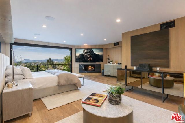 3914 Fredonia Drive, Los Angeles, CA 90068