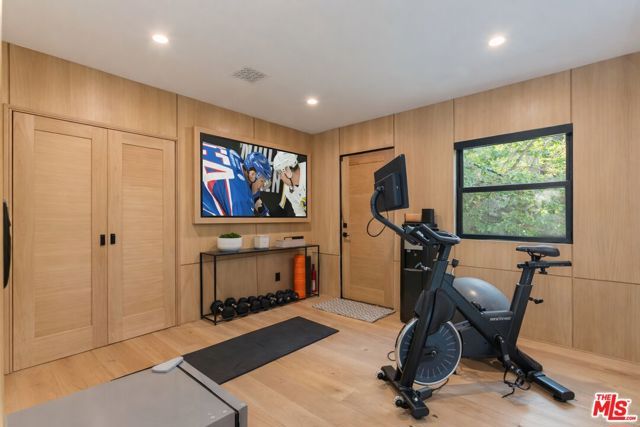 3914 Fredonia Drive, Los Angeles, CA 90068