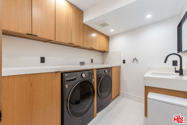 3914 Fredonia Drive, Los Angeles, CA 90068