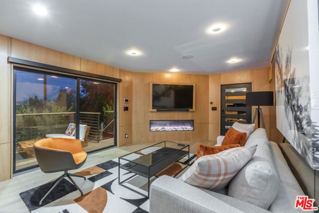 3914 Fredonia Drive, Los Angeles, CA 90068