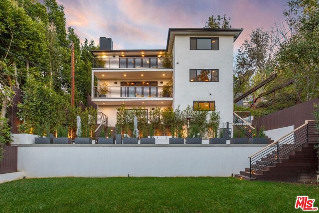 3914 Fredonia Drive, Los Angeles, CA 90068