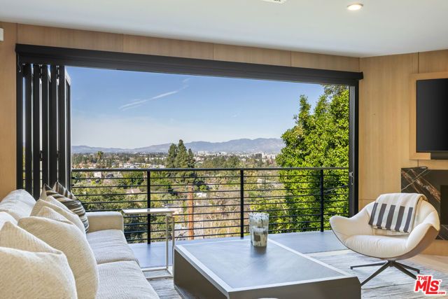 3914 Fredonia Drive, Los Angeles, CA 90068