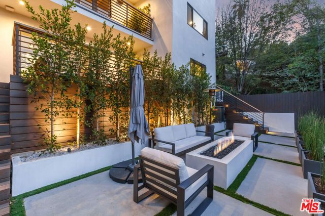 3914 Fredonia Drive, Los Angeles, CA 90068