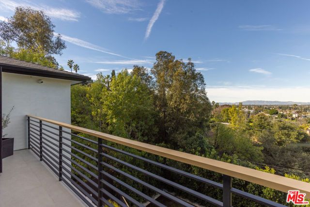 3914 Fredonia Drive, Los Angeles, CA 90068