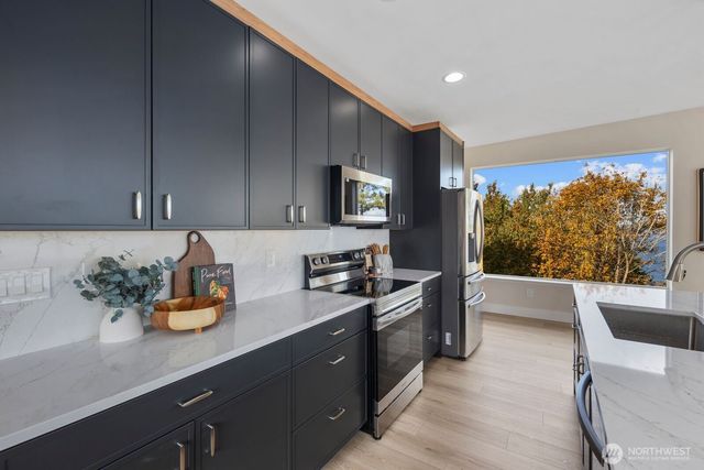 1701 41st Avenue SW, Seattle, WA 98116