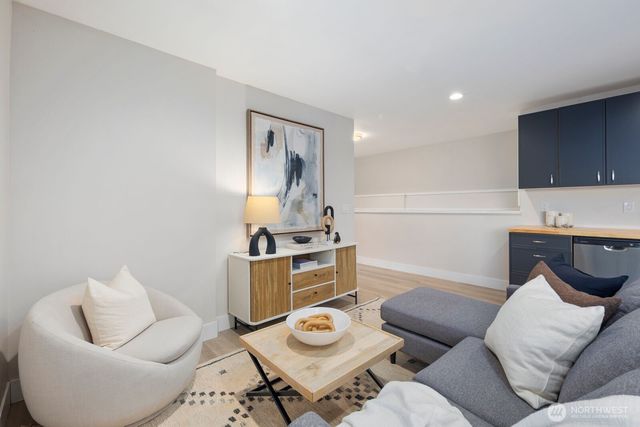 1701 41st Avenue SW, Seattle, WA 98116