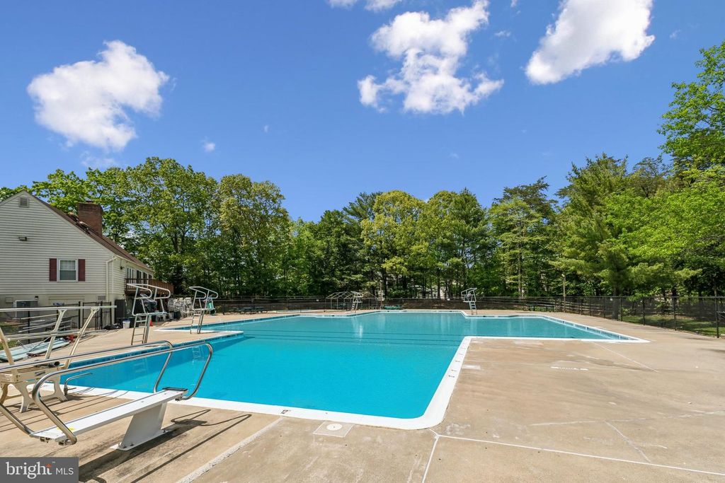 12526 OAKWOOD DR, Woodbridge, VA 22192