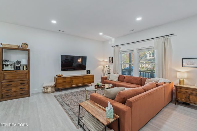 230 E Morelia Ave, Knoxville, TN 37917