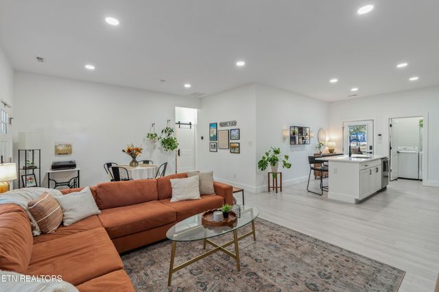 230 E Morelia Ave, Knoxville, TN 37917