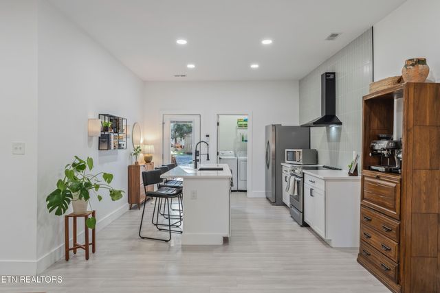 230 E Morelia Ave, Knoxville, TN 37917