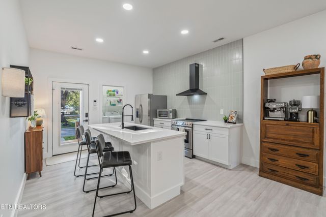 230 E Morelia Ave, Knoxville, TN 37917