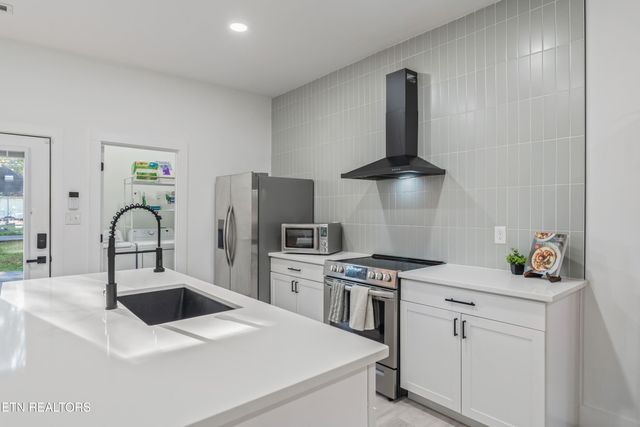 230 E Morelia Ave, Knoxville, TN 37917