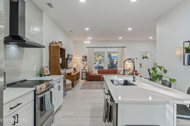 230 E Morelia Ave, Knoxville, TN 37917