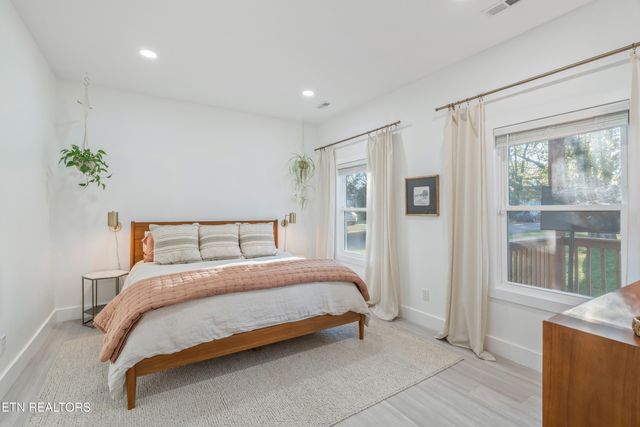 230 E Morelia Ave, Knoxville, TN 37917