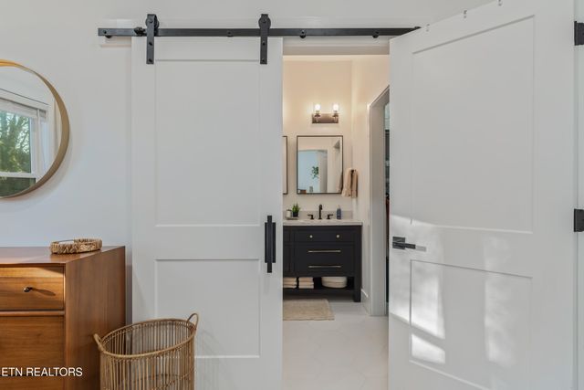 230 E Morelia Ave, Knoxville, TN 37917