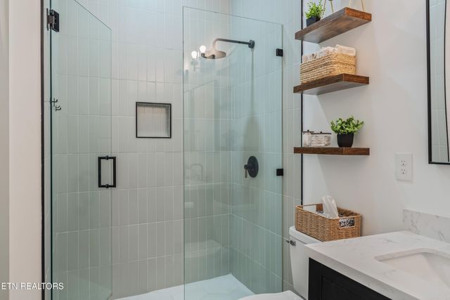 230 E Morelia Ave, Knoxville, TN 37917